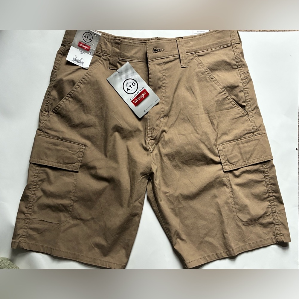NWT Men’ Wrangler ATG Brown Cargo Shorts